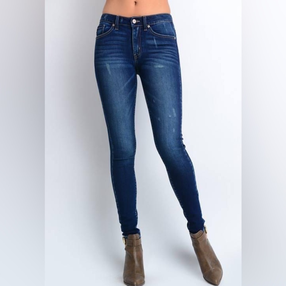 KanCan Mid Rise Dark Blue Skinny Jeans size 9/28
